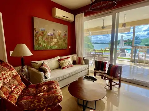 Casa en venta en Santa Barbara al Lago Central con 6 dormitorios