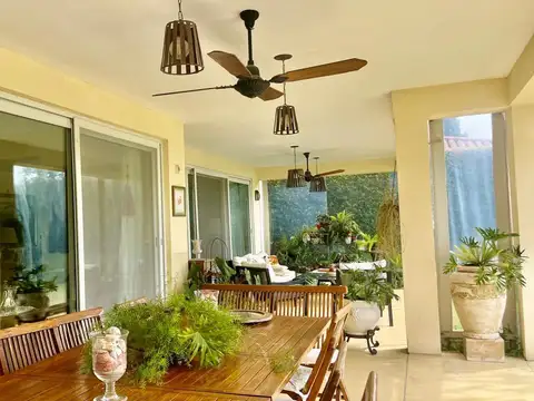 Casa 7 ambientes con 4 baños