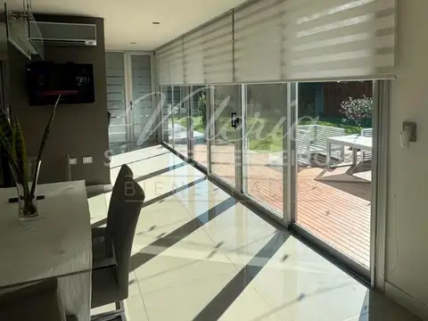 Casa 4 ambientes con 3 baños