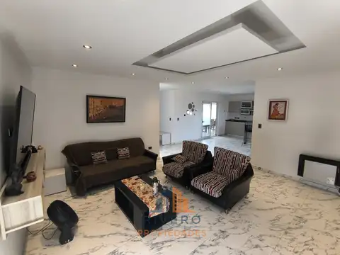 Casa en Venta con 8 cocheras