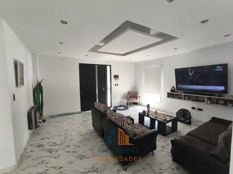 Casa 6 ambientes con 4 baños