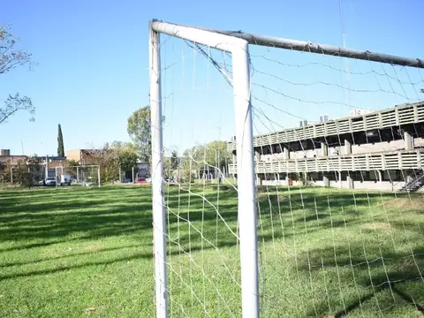ALQUILER – GRAN NAVE INDUSTRIAL DE 1290 M2 – PARQUE INDUSTRIAL NEWTON