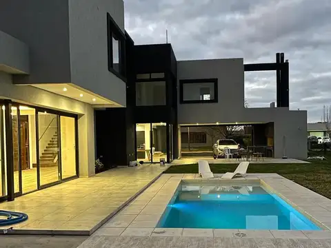 Casa en Venta al Este