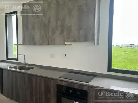 Casa en Alquiler con 1 cochera