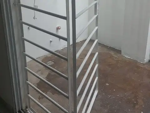 Alquiler. Departamento de 2 amb con patio