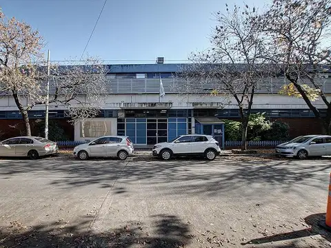 Planta industrial de primera categoría, sobre manzana completa, en zona estratégica.