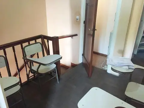 EDIFICACION DE UNA VIVIENDA DE 2 DORMIT EN P. ALTA (HOY OFICINA) Y CON 2 LOCALES EN P. BAJA+COCHERA