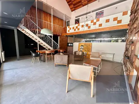 VENTA CASA 3 DORMITORIOS CON PATIO CON PISCINA, PARRILLERO Y COCHERA DOBLE EN BARRIO ECHESORTU