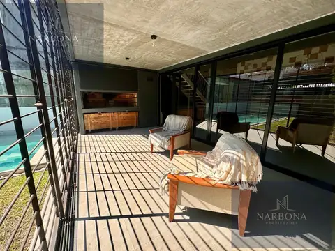 Casa 6 ambientes con 2 baños