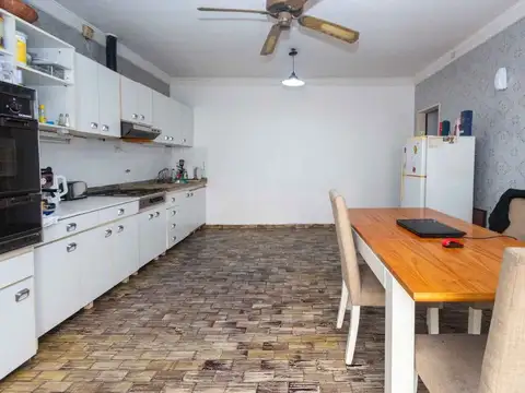 Casa 6 ambientes con 2 baños