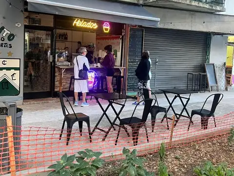 LOCAL PLAZOLETA AL FRENTE CON RENTA 8%