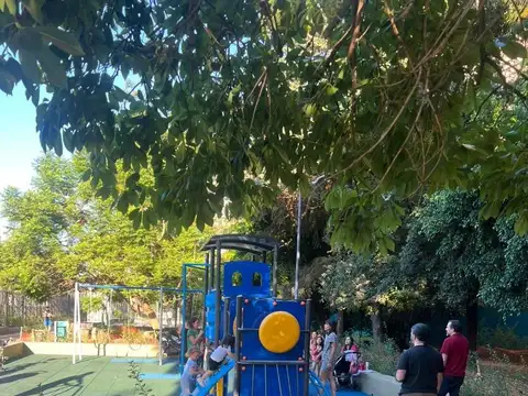 LOCAL PLAZOLETA AL FRENTE CON RENTA 10%