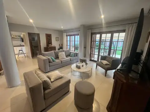 Casa en Venta en Ituzaingó, USD 475.000