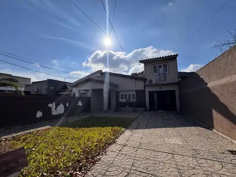 VENTA - CASA 5 AMBIENTES CON PARQUE- SA DE PADUA