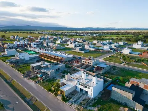 VENDO LOTE EN BARRIO CERRADO · DOCTA! - Foto 0