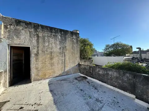 En Venta Casa de Dos Plantas con Local Comercial