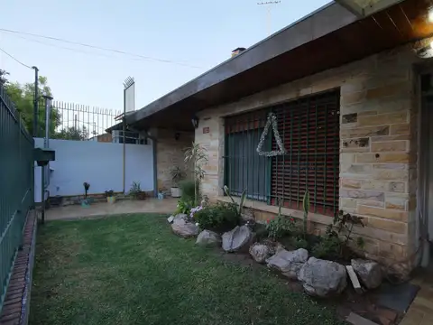 CASA EN VENTA MARTINEZ CON PILETA
