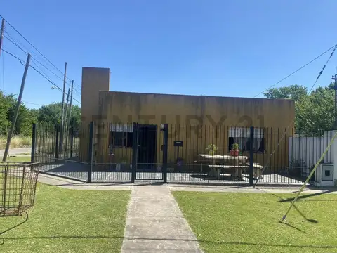 VENTA. 142 Y 34. CASA TRES DORMITORIOS, LOTE PROPIO