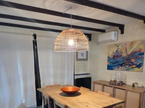 Casa en Alquiler con 2 cocheras