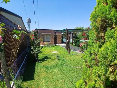 Gran Oportunidad de Casa Tipo Americana con Parque y Pileta en Domselaar VENTA