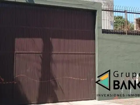 GALPON EN BARRIO ZUMARAN