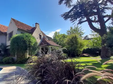 Estanislao del Campo 300