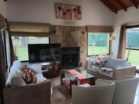 Casa 4 ambientes con 4 baños