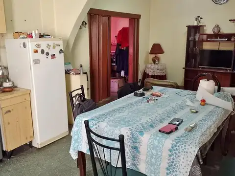 Casa 6 ambientes con 2 baños