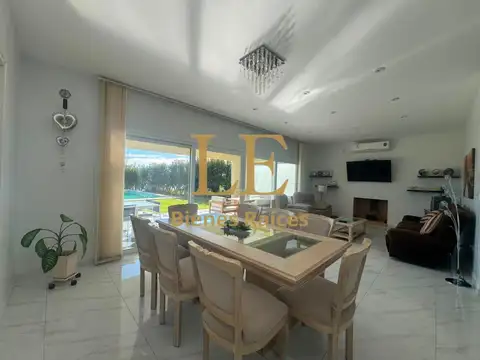 Casa en Venta con 7 cocheras