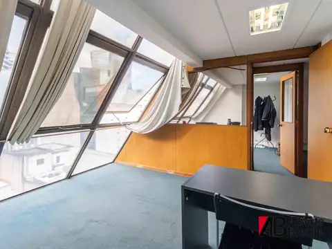 Luminosa Oficina en Venta