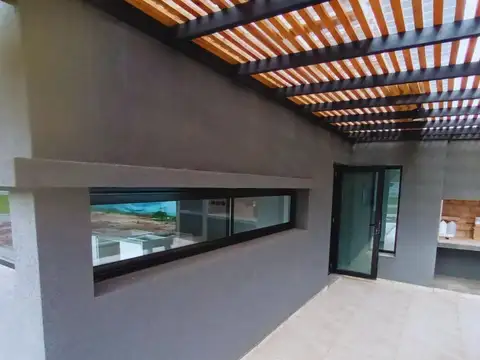 Casa en Venta con 4 cocheras