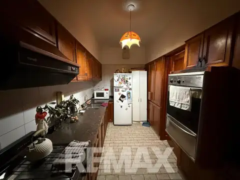 Casa 7 ambientes con 2 baños