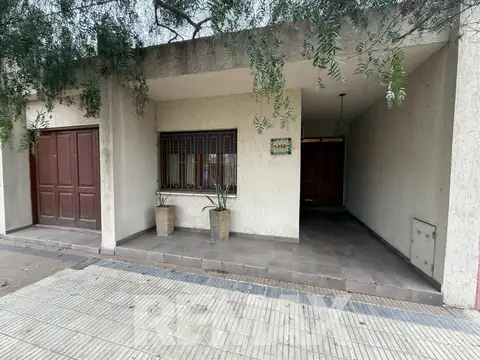 EN VENTA CASA 3 DORM EXCELENTE UBICACION