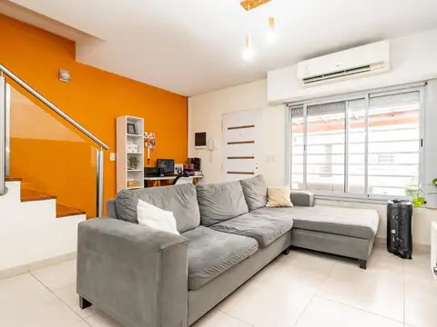 VENTA CASA EN VILLA BALLESTER DE 6 AMBIENTES CON DOBLE COCHERA Y PARRILLA
