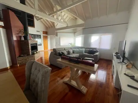 Casa 5 ambientes con 5 baños