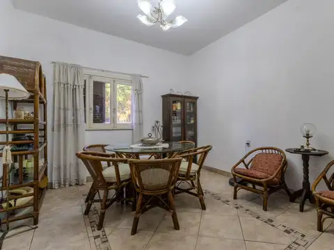 Casa 6 ambientes con 2 baños