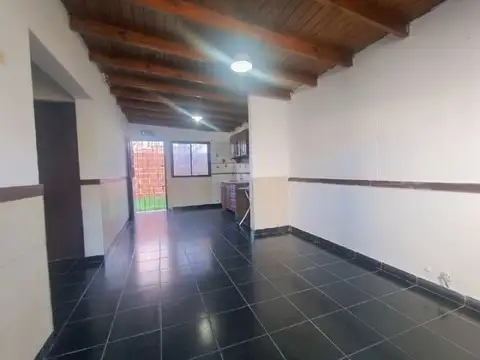 Depto Tipo Casa en Alquiler en Hurlingham, $ 400.000