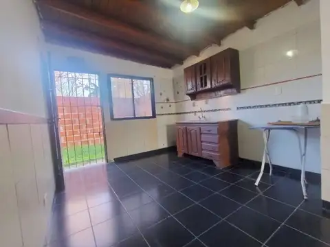 Depto Tipo Casa en Alquiler con 1 cocheras
