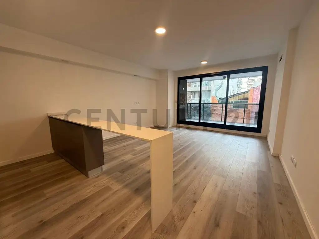 Cabrera 3500, Piso 2