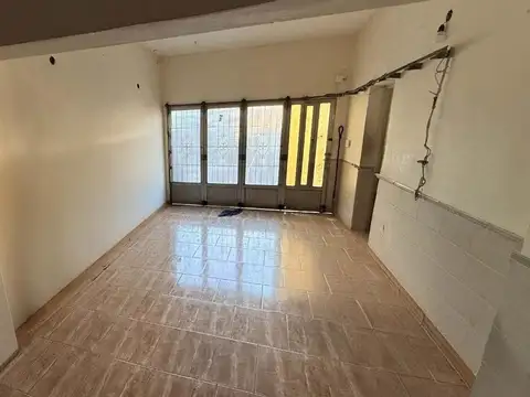 Casa 4 ambientes con 1 baño