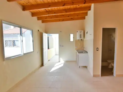 Luzuriaga 1700, Piso 1