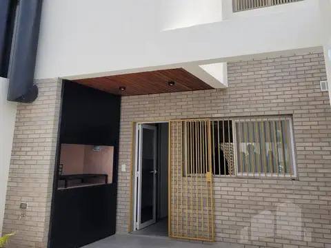 Venta duplex Casa Ph 4 Ambientes en Parque Leloir ituzaingo norte