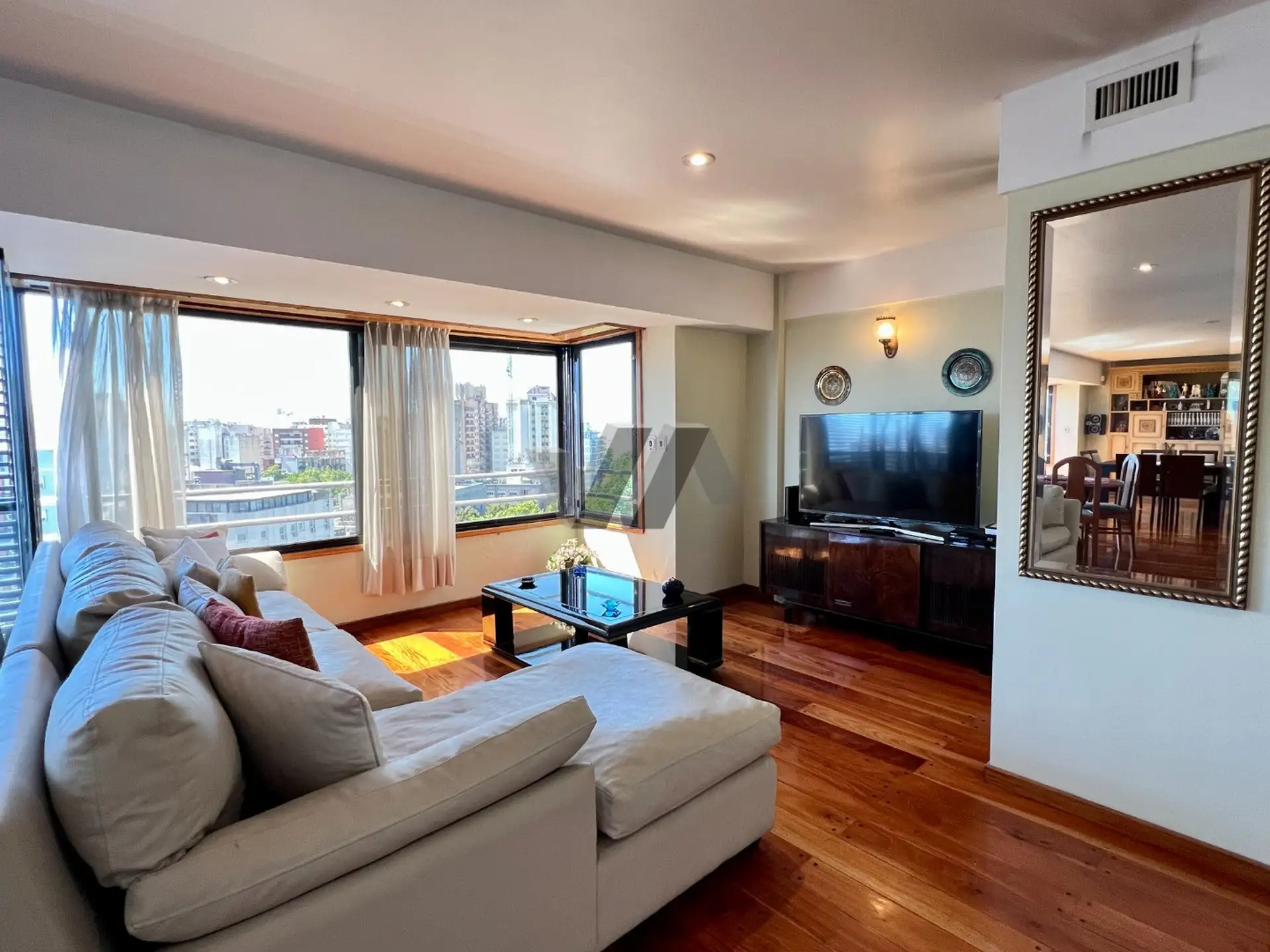 Depto 4 amb, 170m² con cochera y balcón cerrado — Centro