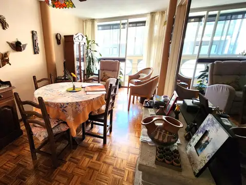 ¡Frente al parque, inmejorable ubicación!