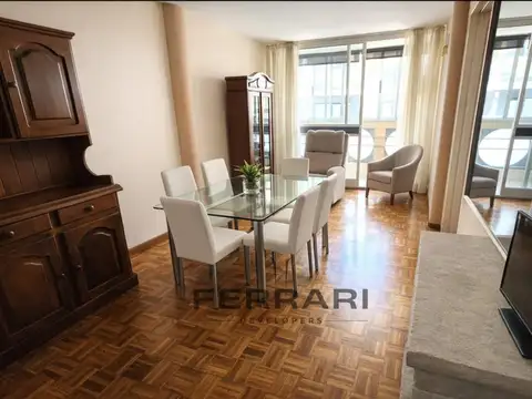 ¡Frente al parque, inmejorable ubicación!