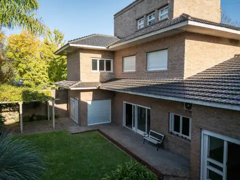 Casa en Venta con 4 cocheras