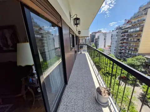 Excelente 3Ambientres c/Dep. al Frente con 2 Balcones Corrido sobre Boulevard Charcas