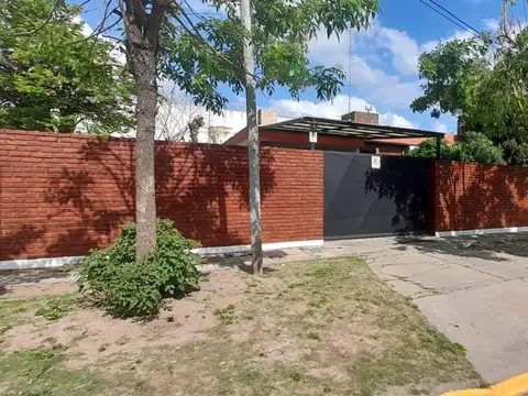 Casa en Venta con 3 cocheras