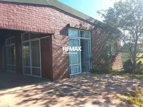 CASA EN VENTA C PILETA B° LA HERRADURA COL BENITEZ