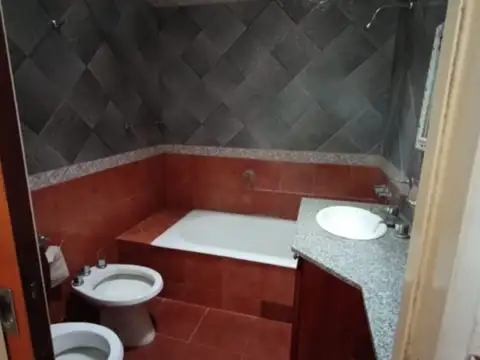 Casa 3 ambientes con 2 baños